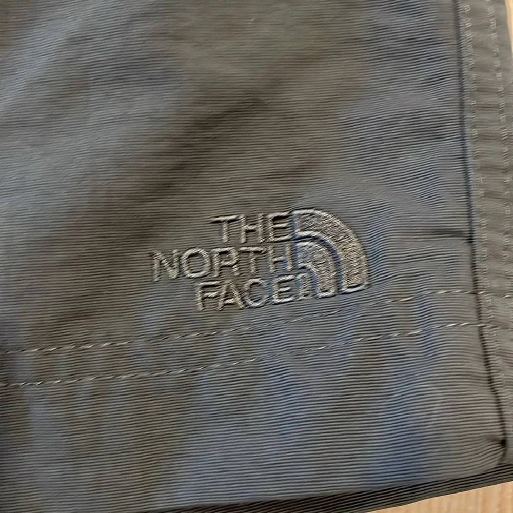Men’s The North Face | 100% Nylon Shorts | Size 32 | Charcoal